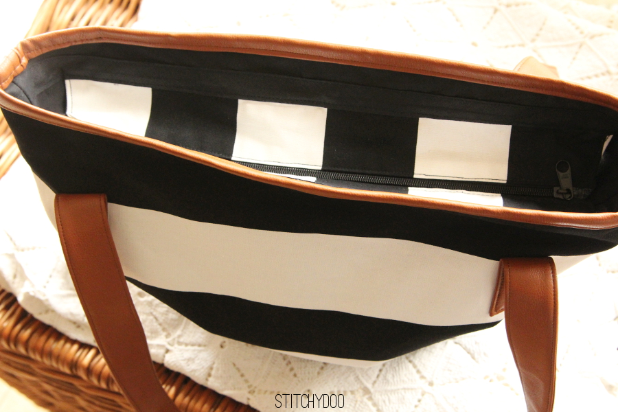 Markttasche als Handtasche mit Reißverschluss, schwarz/weiß getreift