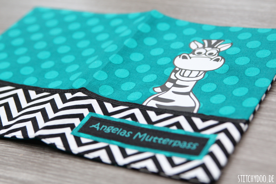 stitchydoo: Mein erster Plot | Mutterpasshülle mit Zebra