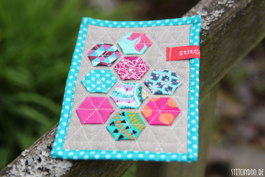 stitchydoo: Stoffkartentausch | Meine Patchworkkarten im Mai - Modern Hexies