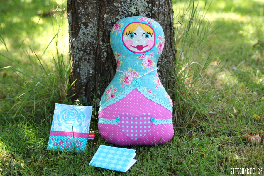 stitchydoo: Sommerwichteln 2015 | Eine Madame Pimpinellskova aus pink-türkisem Tilda Rosenstoff für mein Wichtelkind