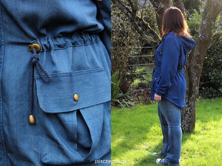 stitchydoo: Wind & Wetter Parka aus blauem Tencel-Chambray in Jeansblau mit Ärmelbündchen und Tunnelzug in der Kapuze