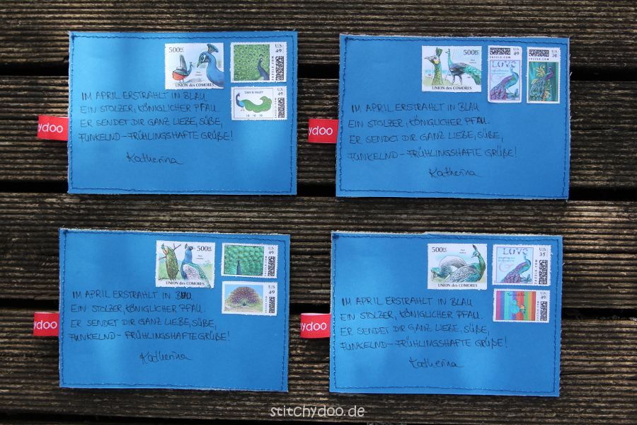 stitchydoo: Jeansrecycling Stoffkarten - Die Rückseite zieren Pfauenbriefmarken