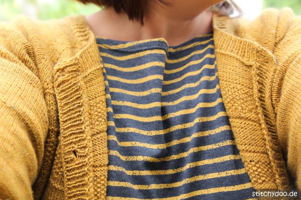 stitchydoo: RVO-Cardigan aus Krönchenwolle in Senfgelb stricken