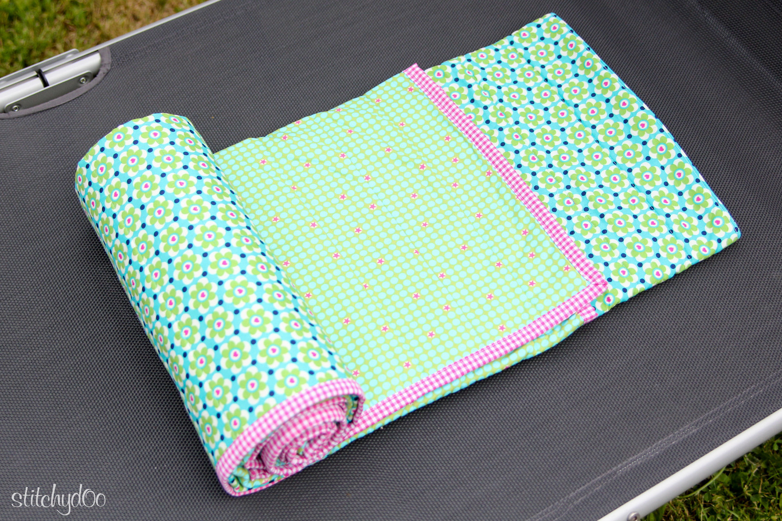 stitchydoo: Liegewiese - Patchworkdecke to go